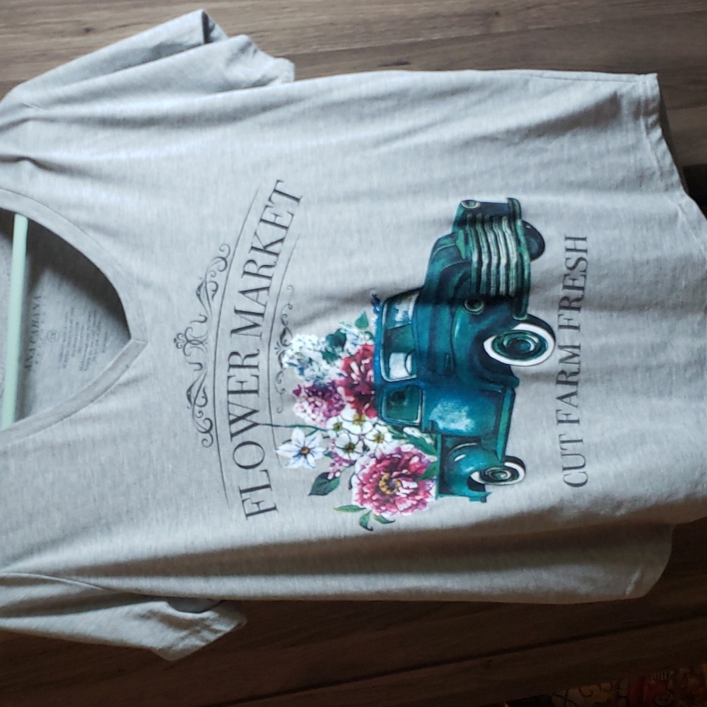 Ana Cabana V Neck TShirt - Picture 2 of 4
